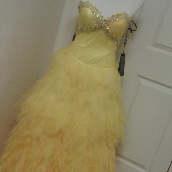 Prom dress - Picture 1 of 4